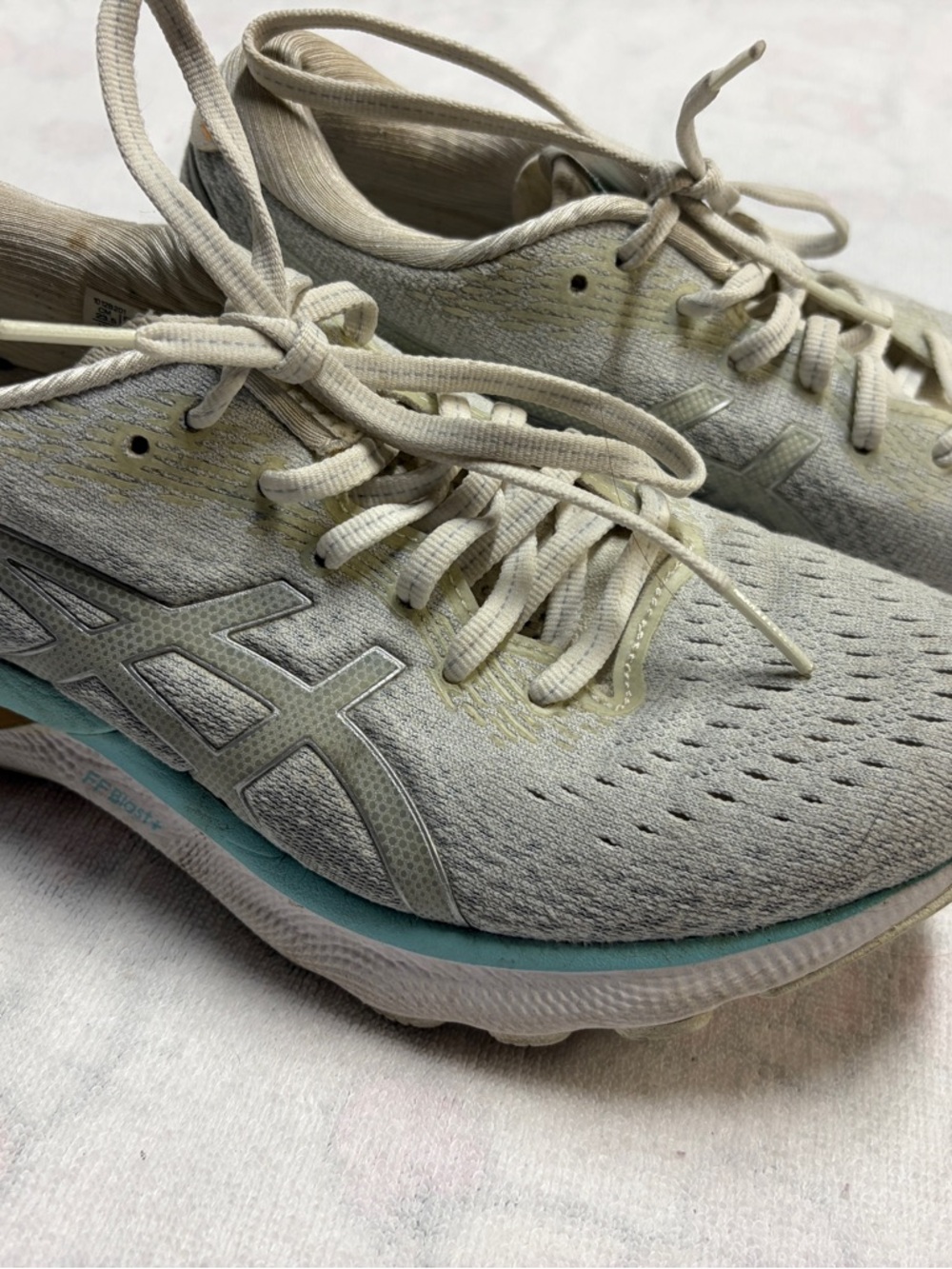 Asics Light Gray Athletic Running Shoes with Aqua Midsole